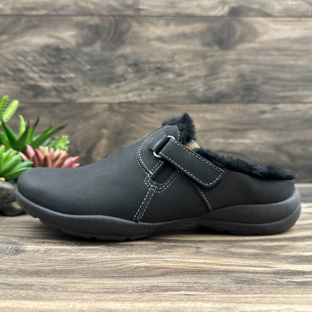 NIB Clarks Roseville 8.5M 39.5 Black Leather Faux Fur Lined Slip On Clogs - Picture 4 of 11